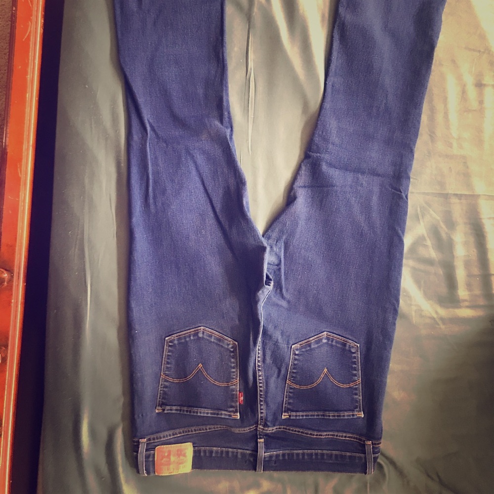 Women’s Levi’s style 315 Shaping boot cut